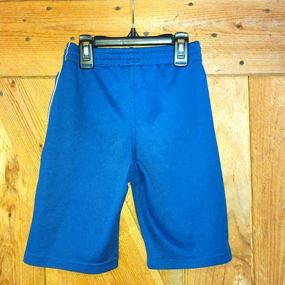 Boys Under Armour Size 5 Blue Athletic Shorts - Picture 2 of 2